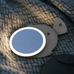 Cosmetic Hand Mirror 11 Cosmetic Hand Mirror -ArtDéco || Benefit || Bobbi Brown Winkel https media prod eu 1.mirakl.net SOURCE ef05938203f24cfcb1ebae41c5ecc441