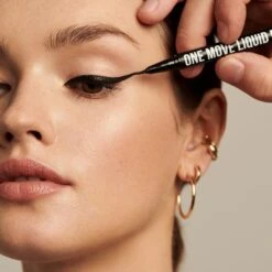 One Move Liquid Eyeliner 9 One Move Liquid Eyeliner -ArtDéco || Benefit || Bobbi Brown Winkel pBfhtg775523 3 global